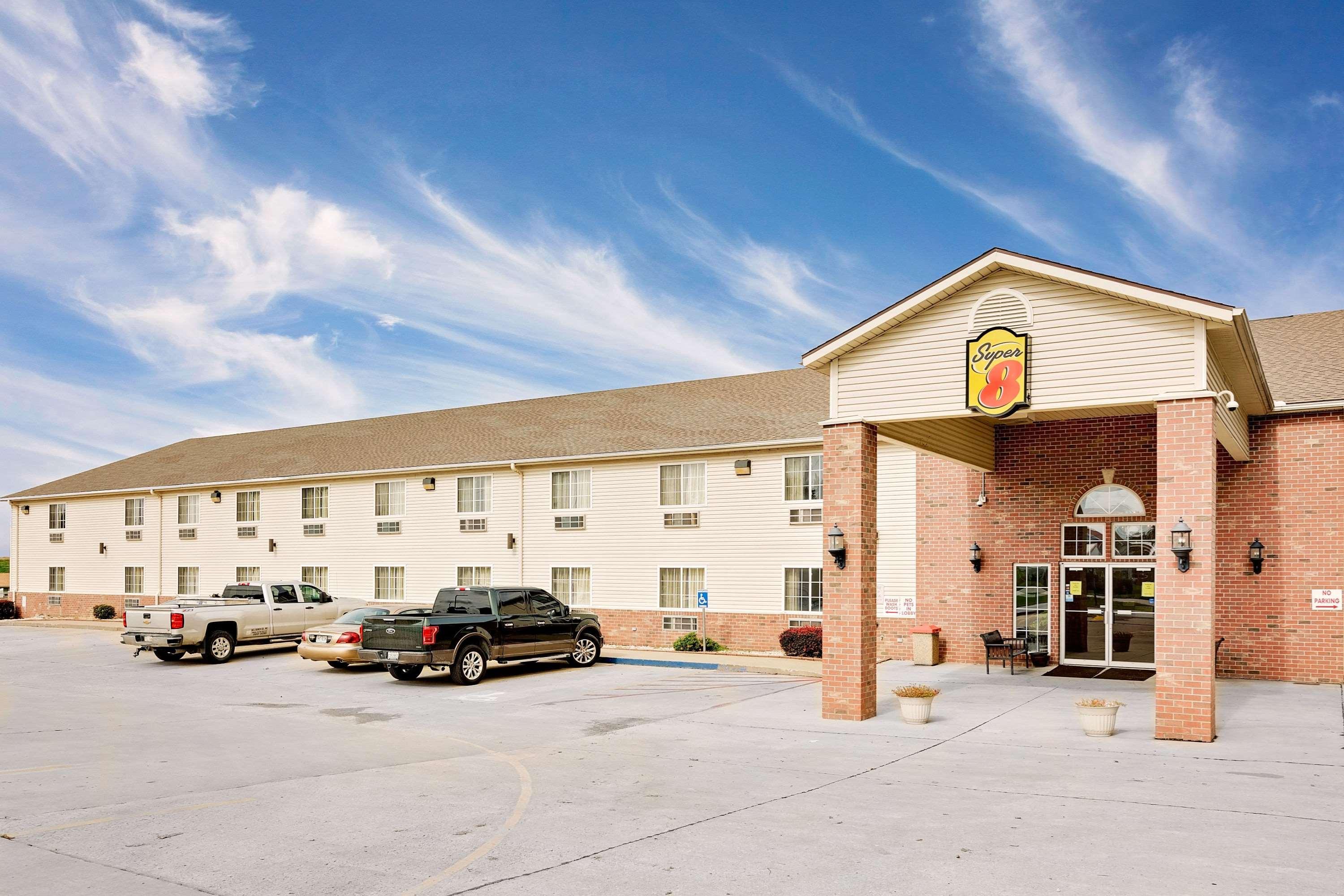 Super 8 By Wyndham Mound City Motel Exterior photo